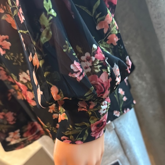 Blue Floral Wrap Blouse with Long Sleeves - Picture 3 of 9